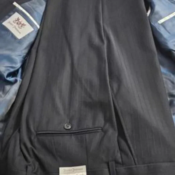 GREAT CHRISTMAS PRESENT! - HICKEY FREEMAN SUIT AT FRACTION OF RETAIL PRICE!